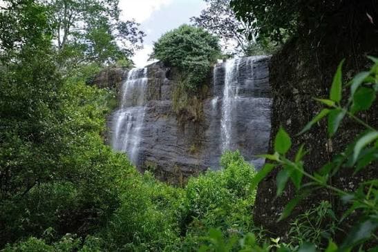 நக்கிள்ஸ் அருவியில் இரு மாணவர்கள் பலி
