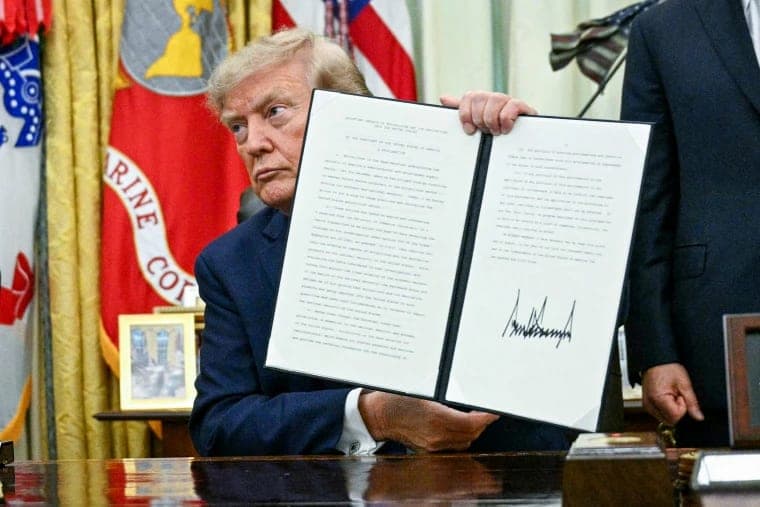 ට්‍රම්ප් උපත් පුරවැසිභාවයට සීමා පනවයි