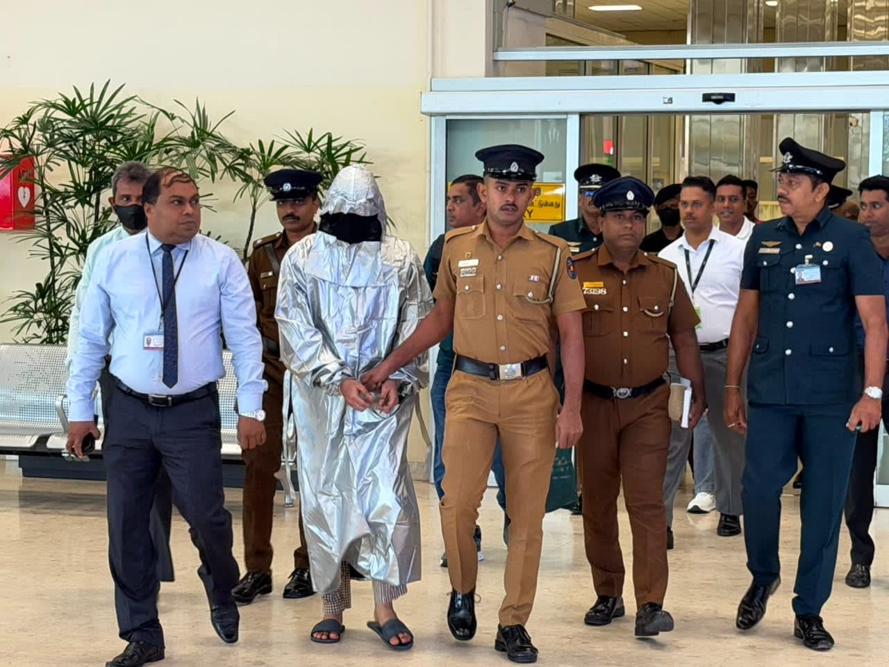 විදේශගතව සැඟව සිටි අපරාධකරුවෙකු දිවයිනට