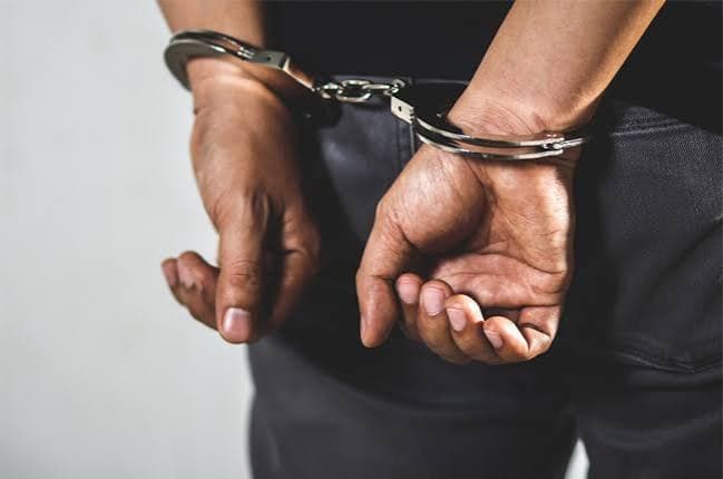 நீர்கொழும்பில் கண்டெய்னருக்கு தீ வைத்த 3 பேர் கைது