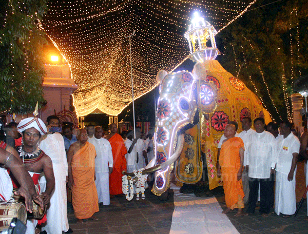 බෙල්ලන්විල පෙරහැරට දින 3ක් රථවාහන සීමා