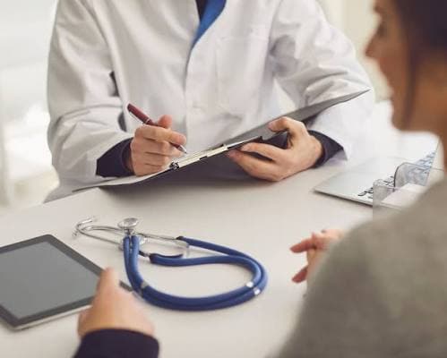 மருத்துவ அதிகாரிகளுக்கு இடைநிலை தரம்: ஆய்வுக்கு விசேட குழு